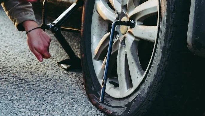 Tire Change, Roadside Assistance in Charlestown MD